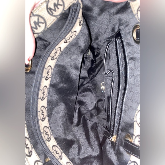 Michael Kors, medium monogram canvas tote - Picture 9 of 9